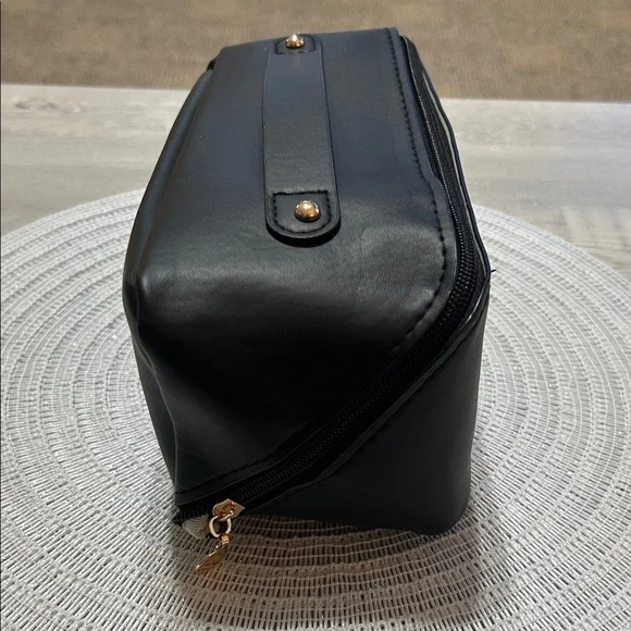 NEW Large Travel Makeup Bag - Black or Tan - Picture 4 of 16